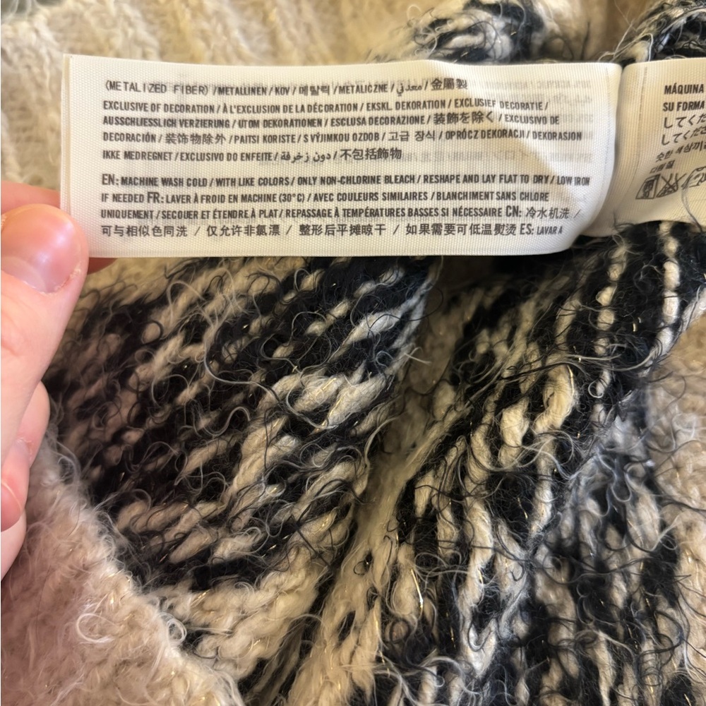 Abercrombie & Fitch Cream and Black Patterned Sweater - Picture 4 of 5